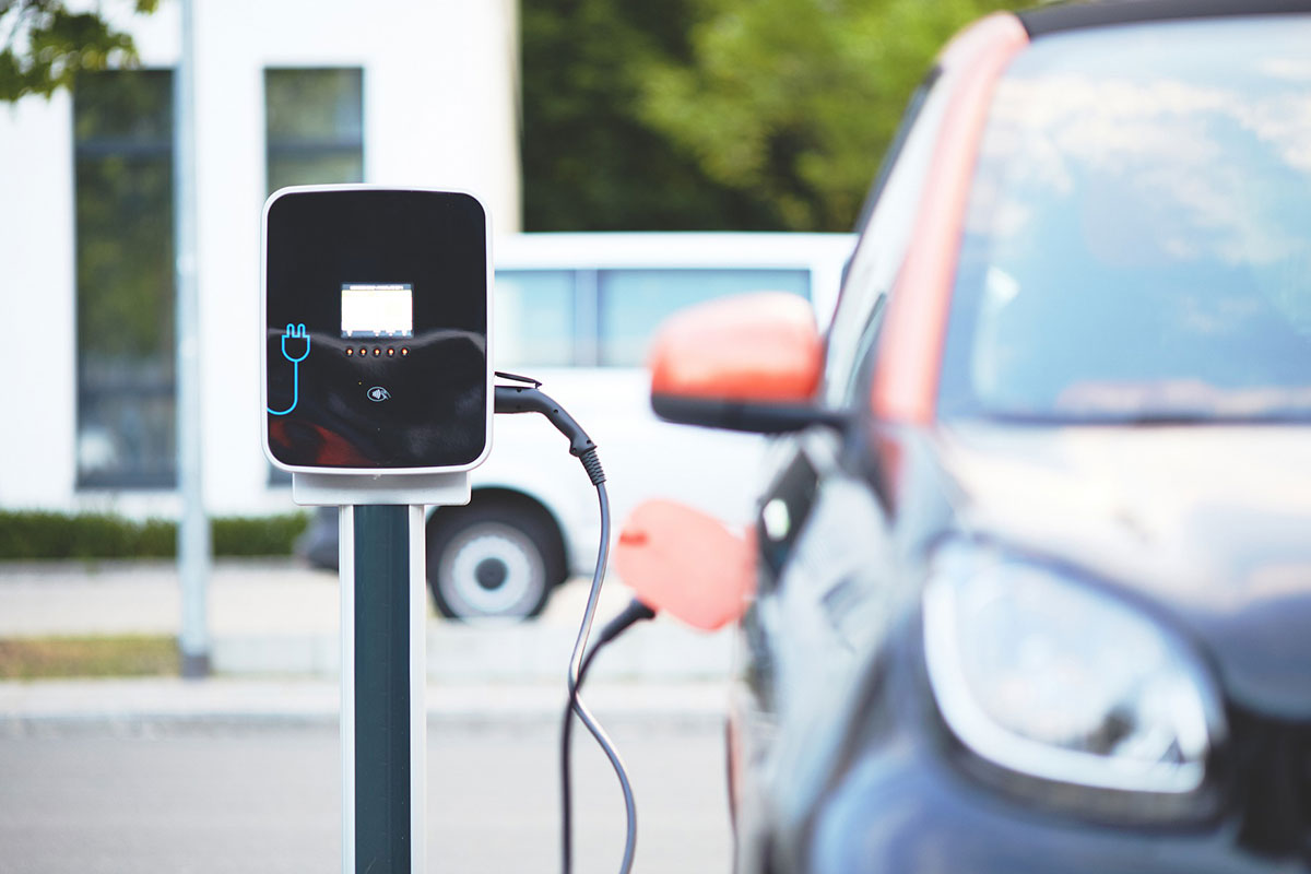 imagen instalación cargador para coche eléctrico en Gijón y toda Asturias